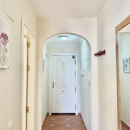 شقة Costa Del Sol Seaside - 5 Mins From *