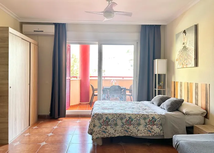 Costa Del Sol Seaside - 5 Mins From * 丰希罗拉