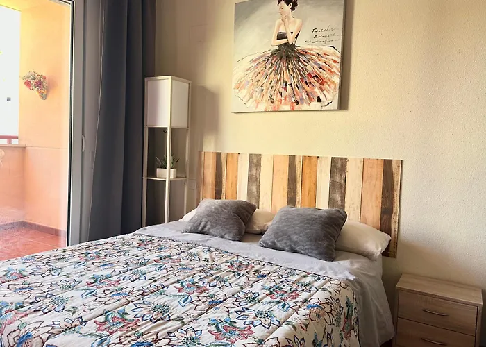 Costa Del Sol Seaside - 5 Mins From פואנגירולה